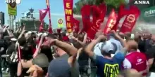 Turchia, tensioni ad una manifestazione dell'opposizione a Smirne