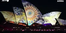 Sydney, imprevista "pioggia" di droni durante lo show sul Darling Harbour