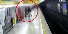 Rapine sui mezzi pubblici a Milano, arrestati quattro giovani