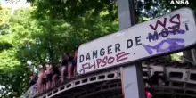 Parigi nella morsa del caldo, bagni nel Saint-Martin nonostante i divieti