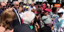 'Lunga vita al Presidente', Mattarella riceve i pi&ugrave; fragili ai giardini del Quirinale
