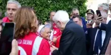 Bagno di folla per Mattarella ai Giardini del Quirinale