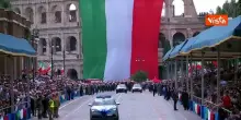 2 giugno, Mattarella e Crosetto arrivano in via dei Fori Imperiali scortati da Carabinieri a cavallo