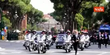 Festa della Repubblica, Mattarella e Crosetto a bordo della storica Lancia Flaminia