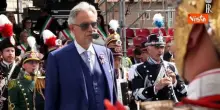 Mattarella assiste all'esecuzione Inno di Mameli cantato da Bocelli alla Parata del 2 giugno