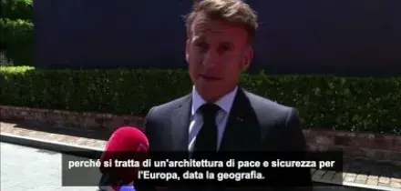 Ucraina, Macron: gli europei al tavolo per la pace
