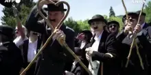 Centinaia di sosia di Charlie Chaplin si riuniscono in Svizzera