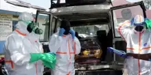 Ebola, volontari Croce Rossa seppelliscono morti: veniamo attaccati