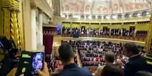 Standing ovation alle Cortes per Papa Leone