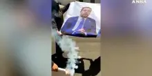 Studenti di Cambiare Rotta bruciano manifesti con il volto di Salvini