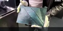 Una borsa in pelle di T-Rex all'asta a Parigi