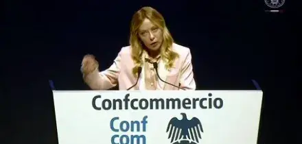 Meloni: "odiose attivit&agrave; apri e chiudi, spesso di extracomunitari"