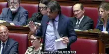 L'intervento di Silvestri (M5S) su Meloni e le "ginocchiere"