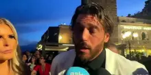 Can Yaman: dopo l'eroe figo vi sorprender&ograve; con l'autoironia