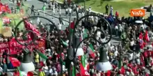 Il corteo Antifascista su via dei Fori Imperiali visto dall'alto