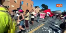 Il corteo Antifascista a Roma sfila su via dei Fori Imperiali