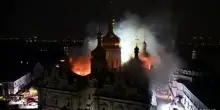 Ucraina, attacco russo su Kiev: cattedrale della Dormizione in fiamme