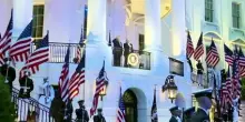 Donald Trump festeggia 80 anni con la lotta Mma e con accordo in Iran
