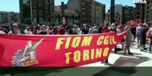 Lavoratori Fiom di Torino in presidio sotto il grattacielo della Regione Piemonte