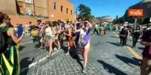 Le immagini all'interno del corteo antifascista al Colosseo
