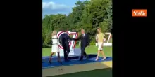 Da "Felicit&agrave;" a Tom Petty, da 007 a Beethoven rock, l'omaggio musicale di Macron ai leader del G7