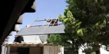 Israele, gli abitanti di un villaggio beduino demoliscono le loro case