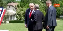 G7 Evian, i leader in posa per la foto di gruppo. Tra gli altri, Trump, Meloni e Macron