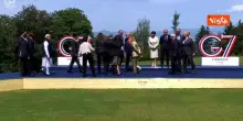 "S&igrave;, siamo famosi su Instagram", siparietto di Meloni e Modi tra i leader del G7