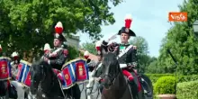 Meloni riceve Sanae Takaichi a Villa Pamphilj, l'abbraccio con la premier giapponese
