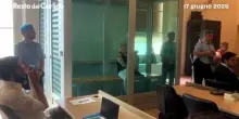 Omicidio del capotreno a Bologna, Jelenic al processo nella gabbia di vetro: il video