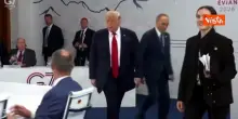 Trump arriva alla sessione di lavoro al G7 a Evian: Sono il capo
