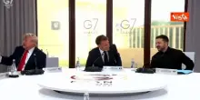 G7 Evian, Merz dona la maglia della nazionale di calcio tedesca a Trump durante vertice sull'Ucraina