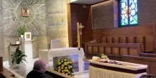 Ruini, aperta camera ardente. Preghiere e omaggio per il cardinale