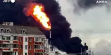 Mosca, in fiamme una raffineria di petrolio dopo un attacco ucraino