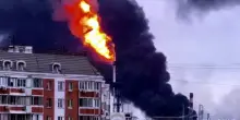 Russia, droni ucraini su Mosca: fiamme in raffineria