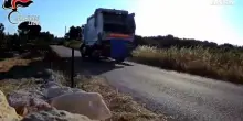 Lecce, colti in flagrante mentre innescano un rogo: due arresti per incendio doloso