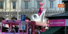 "Priscilla, la regina del deserto" balla sul carro del Muccassassina al Pride di Roma