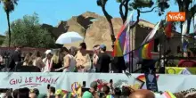 L'Ambassador del Roma Pride Levante a bordo del carro ufficiale del corteo per le vie della Capitale