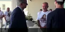 Fiori dagli studenti della Sapienza ai genitori di Ilaria Sula: "Vi vogliamo aiutare"