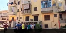 Gli sparano davanti casa, morto 21enne a Napoli