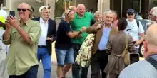 Alemanno &egrave; uscito dal carcere di Rebibbia tra applausi e abbracci