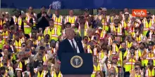 Trump balla 'Ymca' a un evento politico in Pennsylvania