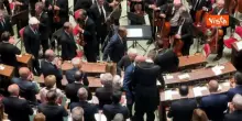 80 anni Costituente, stretta di mano tra Mattarella e Meloni dopo discorso Presidente Repubblica