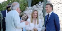 Vertice Italia-Francia, Macron accoglie Meloni: Giorgia, quanto tempo