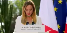 Meloni: con Macron a volte non d'accordo, ma falso relazioni glaciali