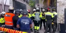 Venezuela, vigili del fuoco trovano tre persone in vita a La Guaira