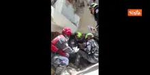 Squadre di soccorso Usa salvano neonato tra le macerie in Venezuela