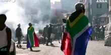 Proteste anti-migranti infiammano il Sudafrica, scontri a Johannesburg