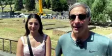 Caldo a Roma, al Colosseo cannoni nebulizzatori per turisti: "&Egrave; dura"