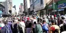 Sudafrica, disordini e proteste anti-migranti: citt&agrave; blindate